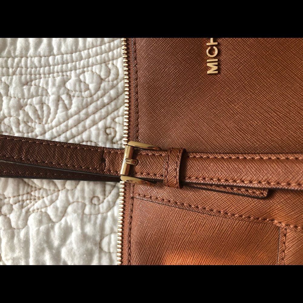 Michael Kors Jet Set Lg Saffiano Leather Zip Tote - Picture 6 of 16